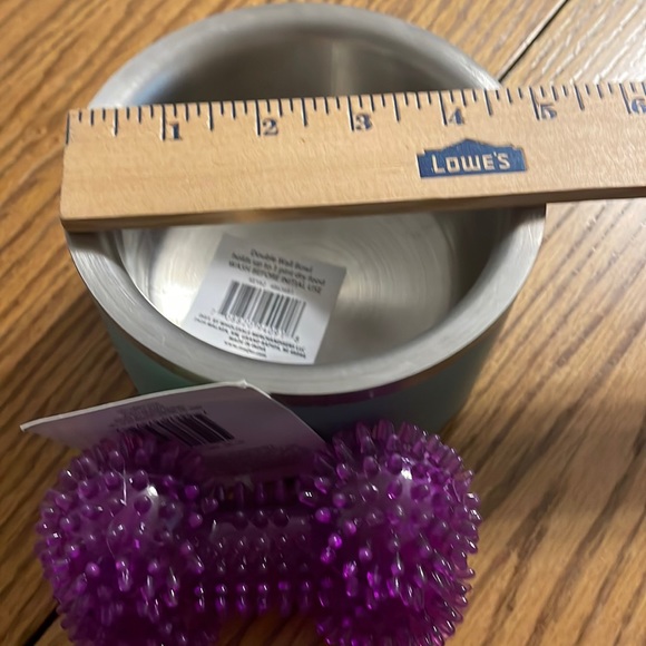 Double wall feeding bowl and a small squeaky bone bundle - Picture 5 of 7